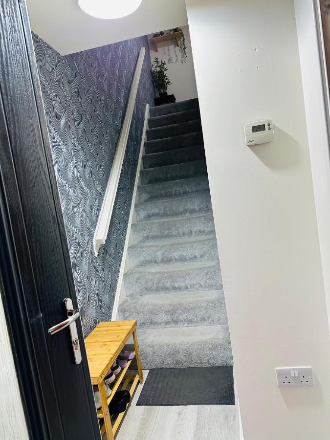 Modern 3 Bed With Free Parking And Garden Close To Center And Airport Édimbourg