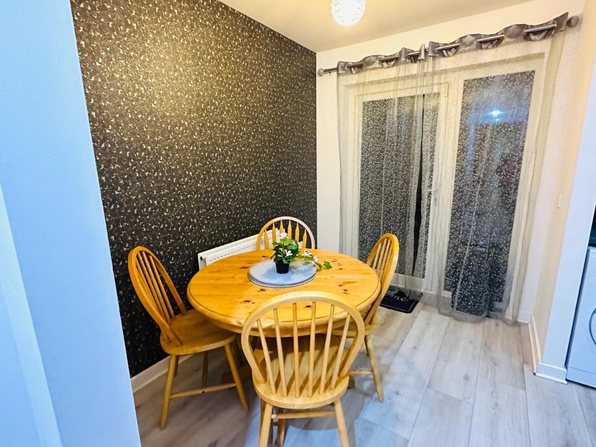 Modern 3 Bed With Free Parking And Garden Close To Center And Airport Villa Édimbourg